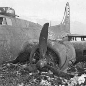 B-17G #42-31329 po nouzovém přistání v Diepoldsau ve Švýcarsku, březen 1944